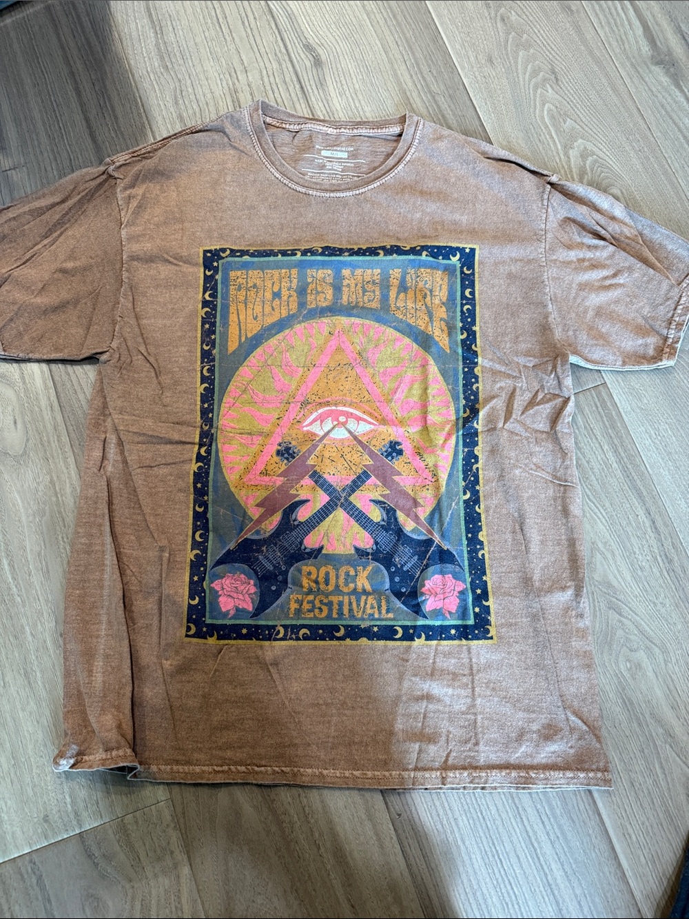 Vintage-Inspired Rock Festival Graphic Tee - Rust Brown